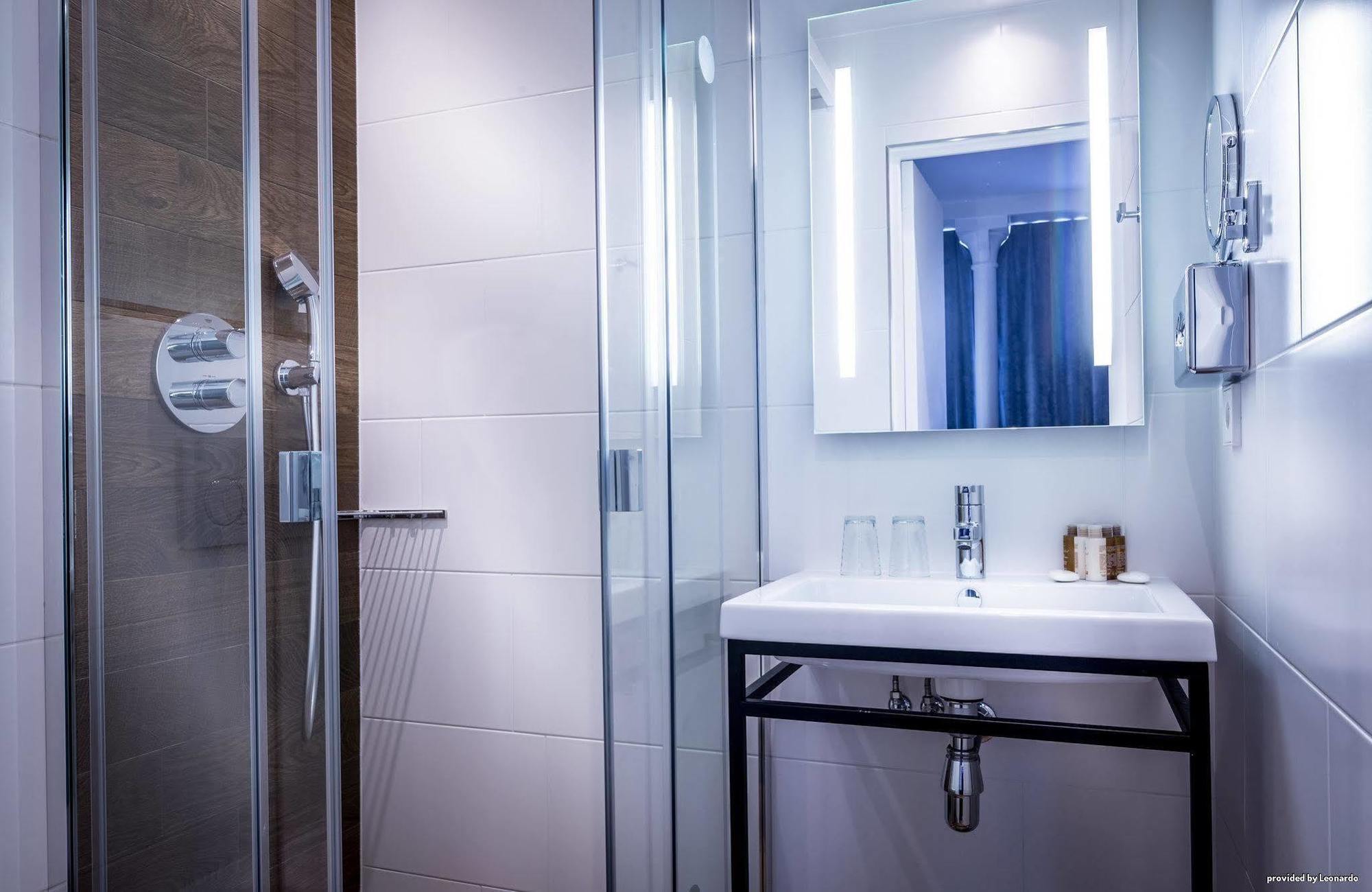 Western Premier Marais Grands Boulevards Hotel 4*